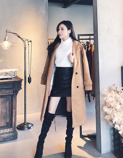 Áo dạ nữ dáng dài kết hợp với chân váy chữ A