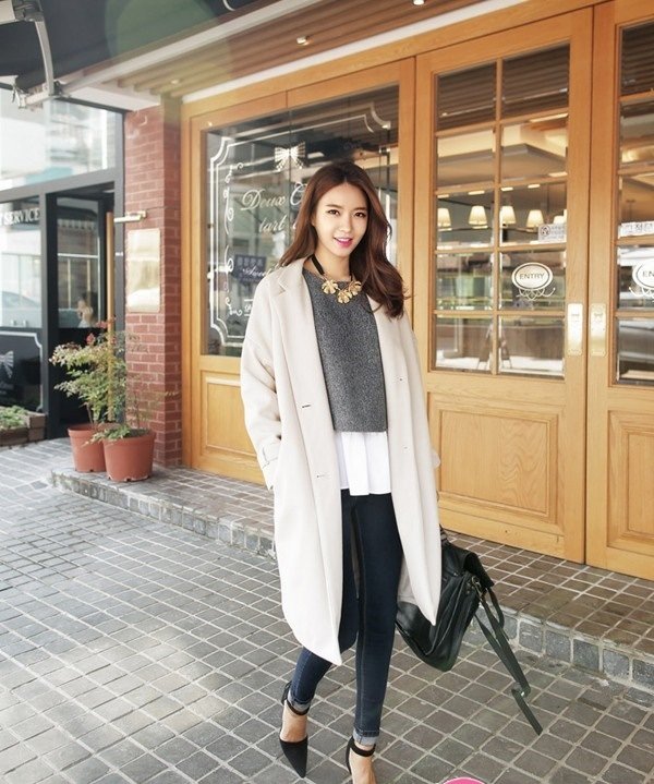 Áo dạ nữ dáng dài kết hợp với quần jeans